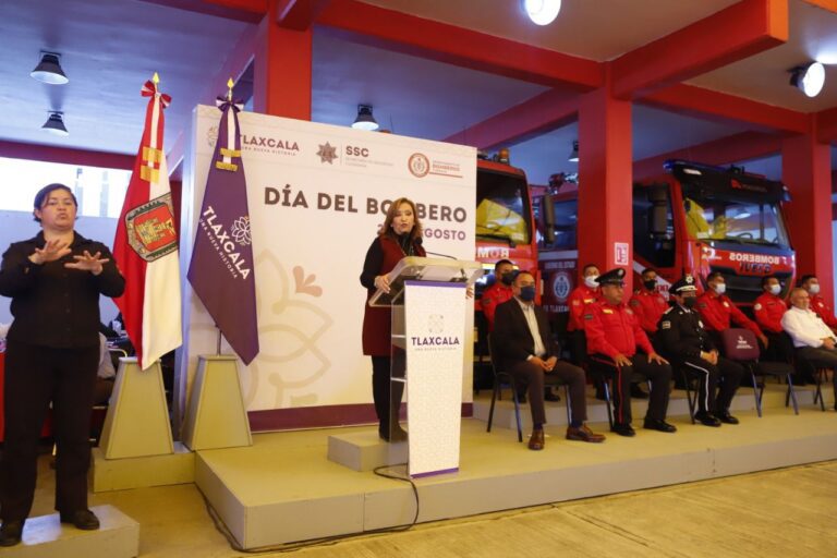 Celebró Gobernadora 40 Aniversario del Heroico Cuerpo de Bomberos