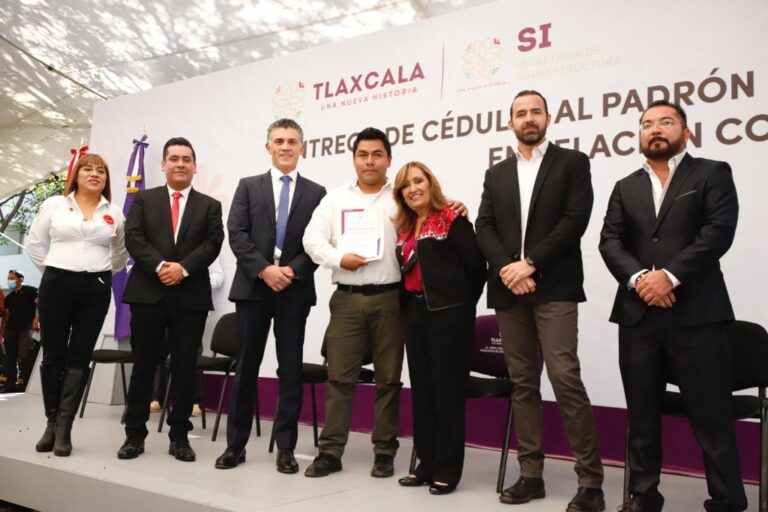 Entregó Gobernadora Cédulas a Transportistas de Material de Obra Pública