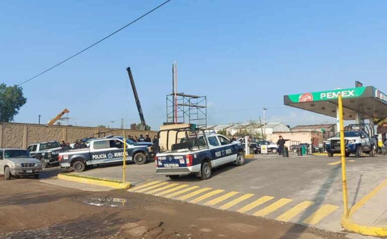 Balean a policías cuando lavaban su patrulla en el Edomex