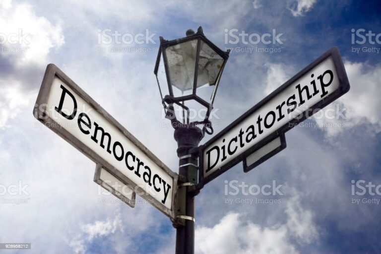 ¿Democracias o Dictaduras? / Max Fisher (E.U.)
