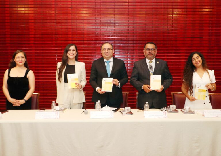 Presentaron en la UATx Libro Sobre Regulación de Partidos Políticos