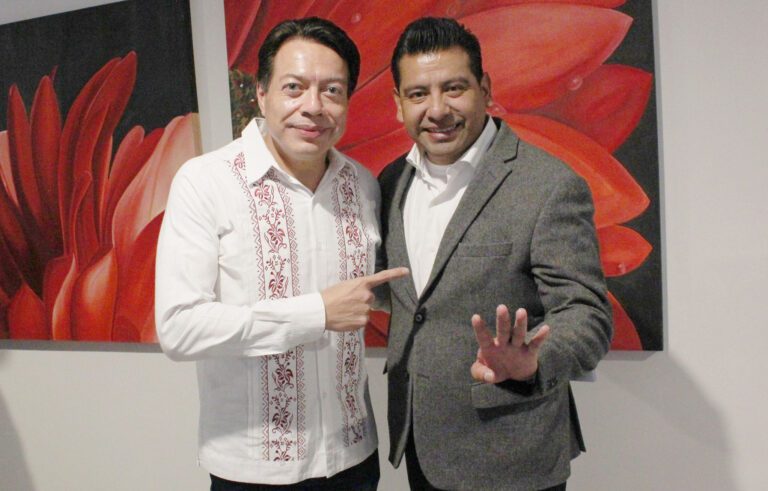 Presenta Mario Delgado a Carlos Augusto como líder estatal de Morena en Tlaxcala