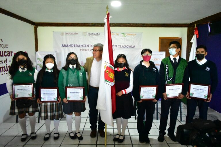 Abandera CECyTE a Estudiantes Representantes de Tlaxcala a Nivel Nacional e Internacional