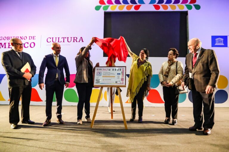 Presentan billete conmemorativo de la Lotería Nacional