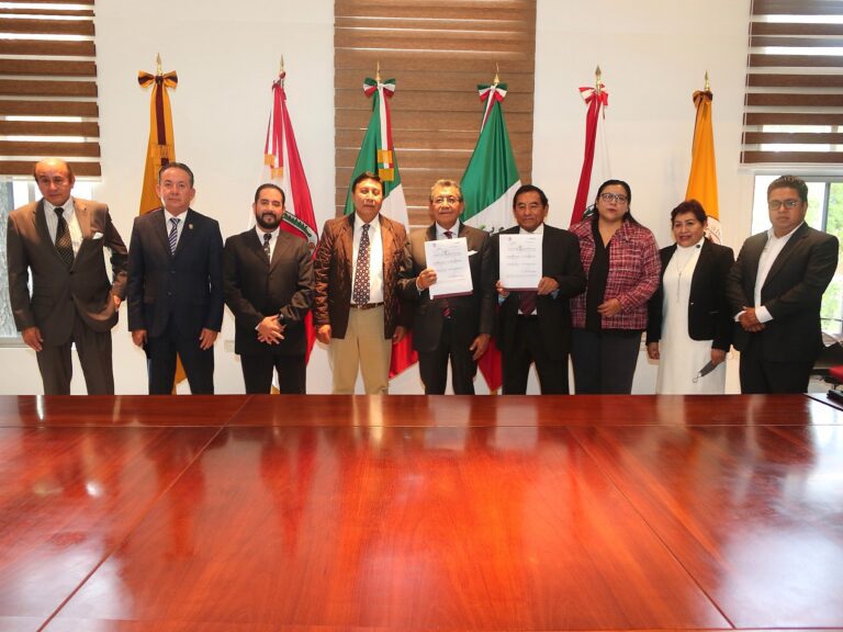 Signan convenio de colaboración UATx y COEPRIST