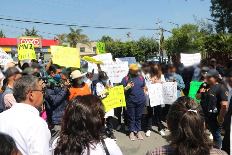 Atiende Rector de la UATx Demandas de Estudiantes