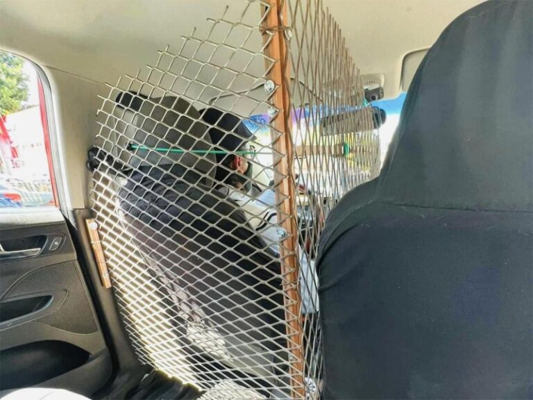 Taxista se viraliza por su sistema de seguridad
