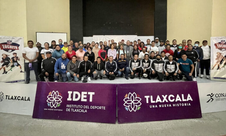 Imparte IDET capacitación sobre tochito NFL a profesores de Educación Física