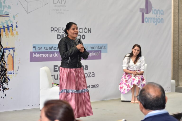 Eufrosina Cruz presenta su libro en el Congreso del Estado de Tlaxcala