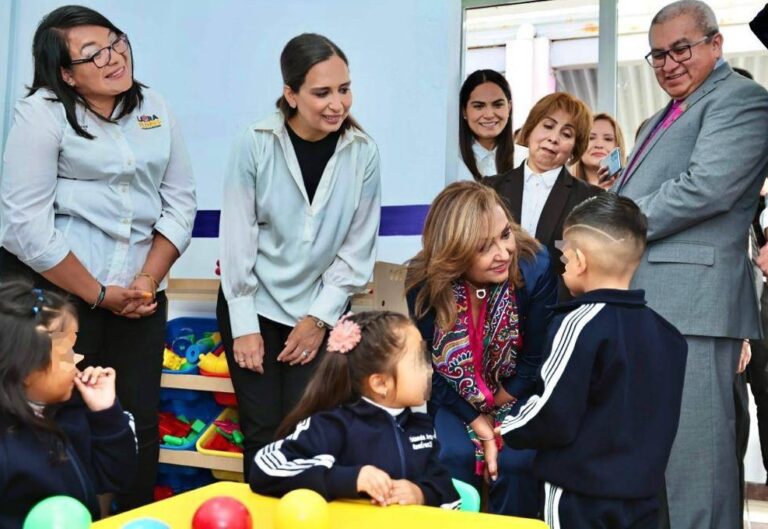 Entrega Gobernadora Claves y Ludotecas a Centros de Atención Infantil