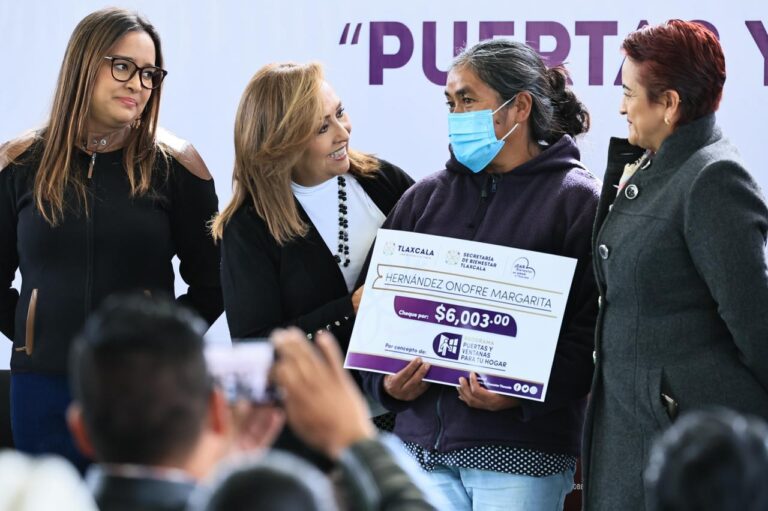Entregó Gobernadora Apoyos del Programa «Puertas y Ventanas Para Tu Hogar»