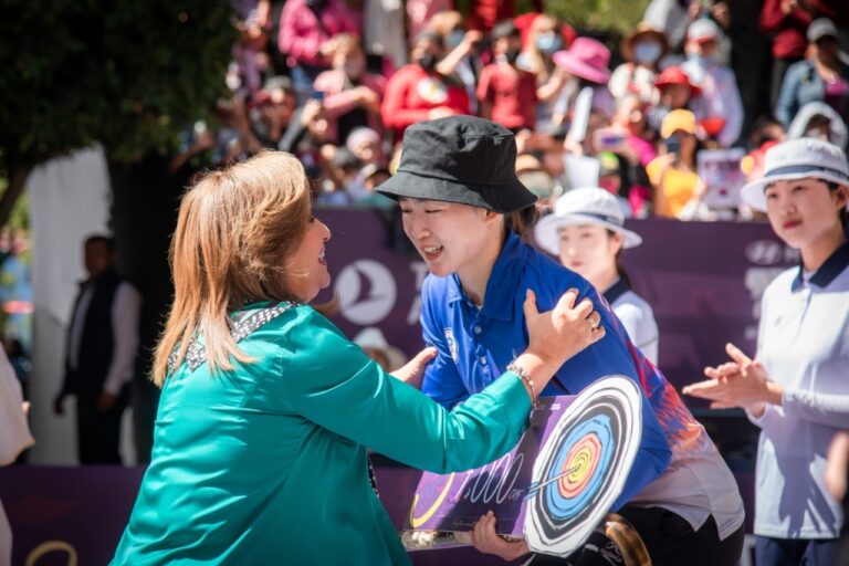 Galardonó Gobernadora a Campeonas de la Modalidad Arco Recurvo Femenil