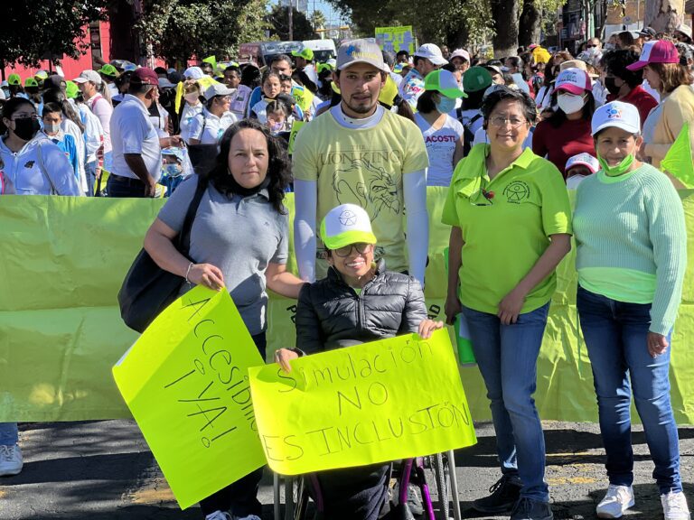 Marchan en Tlaxcala por el Día Internacional de las Personas con Discapacidad