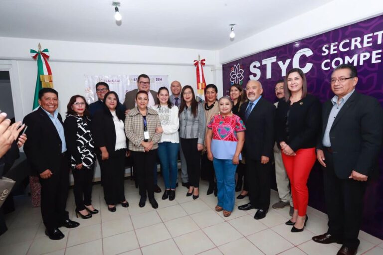 Signan convenio STyC e IEM para impulsar los derechos de las mujeres en el ámbito laboral