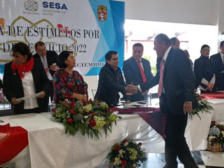 Reconocen a 187 Trabajadores del Sector Salud por Años de Servicio