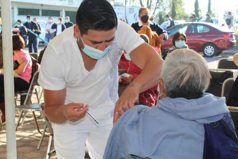 Colocan siete puntos de vacunación para aplicar refuerzo universal contra covid-19