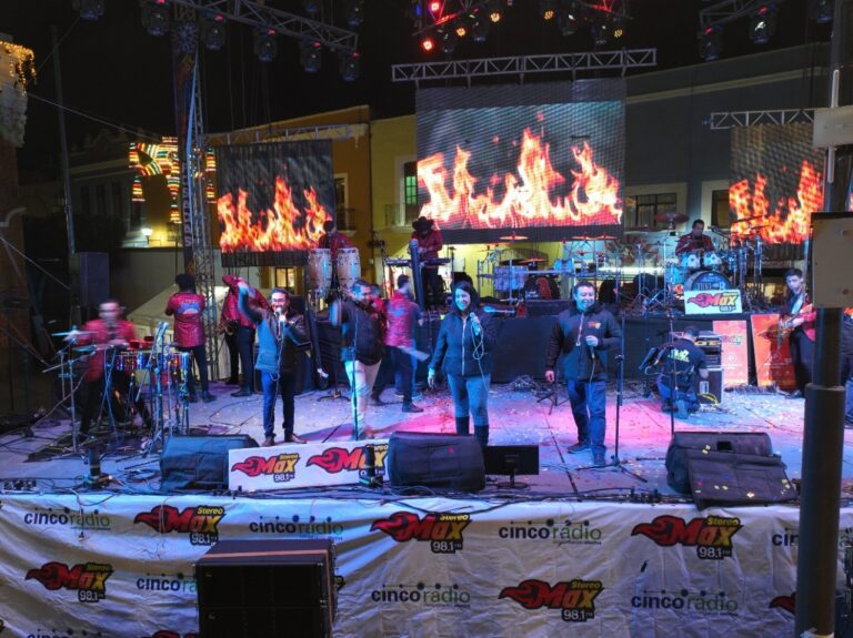 Miles de Tlaxcaltecas Disfrutaron la Maxiposada en el Zócalo de Tlaxcala