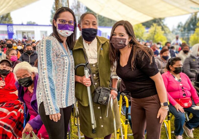Continúa Secretaría de Bienestar con entrega de bastones para personas con discapacidad visual