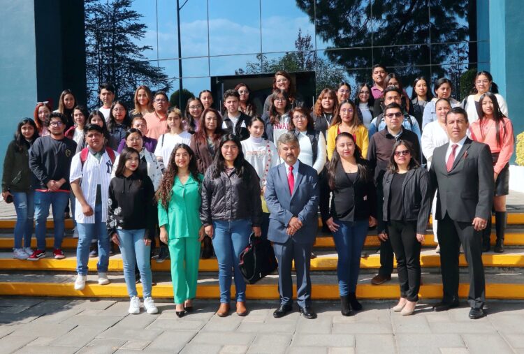 10 Inicia UATx programa de movilidad nacional e internacional