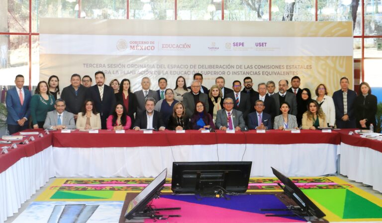 Sesiona la ESCOEPES en la UATx