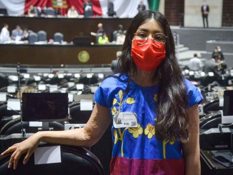 María Elena Ríos pide renuncia de jueces por prisión domiciliaria de su agresor