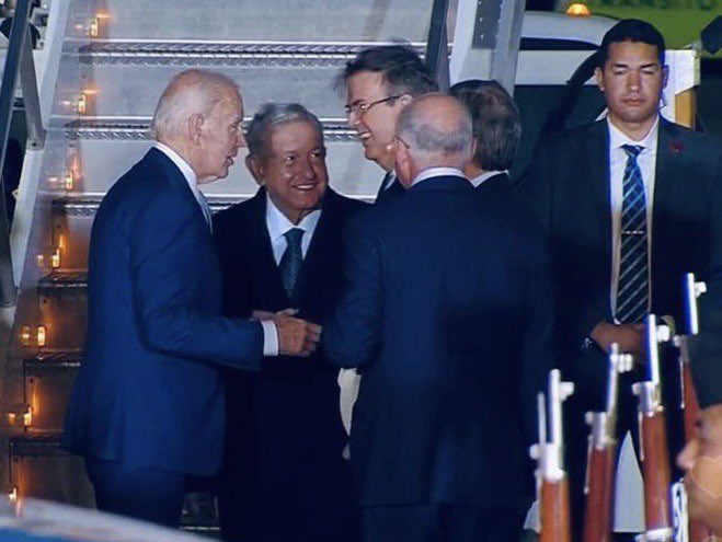 López Obrador recibe a Joe Biden en el AIFA; juntos viajan en “La Bestia”