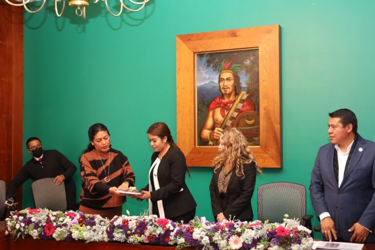 Recibe Congreso Informe anual de actividades del TSJE