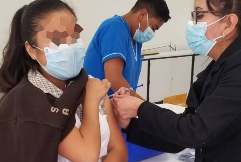 Retoma SEPE-USET Jornada de Vacunación de VPH en Niñas de Secundaria