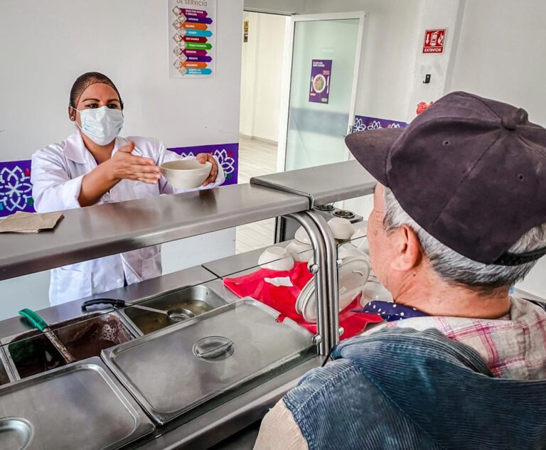 Ofrece Secretaría de Bienestar Servicios de Comedor Comunitario a Personas Vulnerables