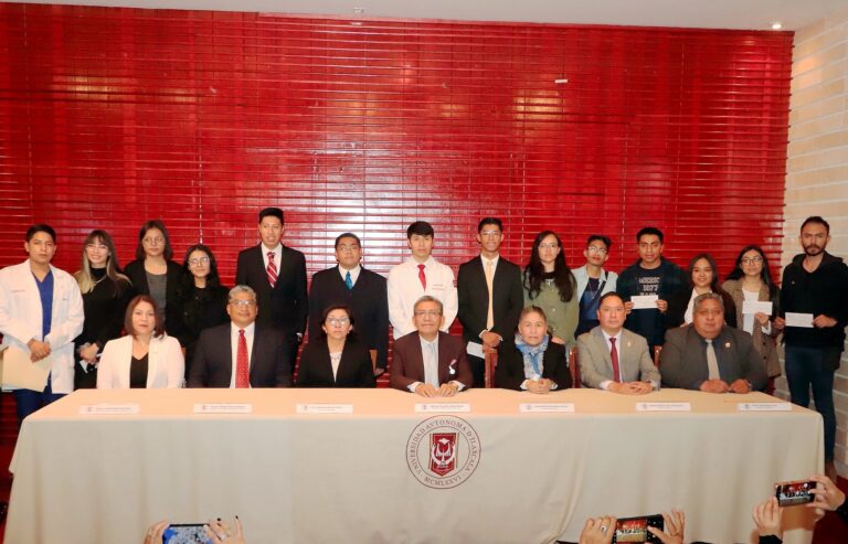 Entregó Universidad Autónoma de Tlaxcala becas institucionales
