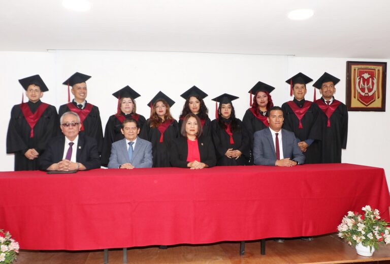 Graduó UATx a nuevos especialistas en educación