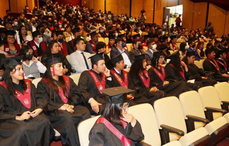 Nuevos profesionistas de diversas áreas de las ciencias aplicadas de la UATx