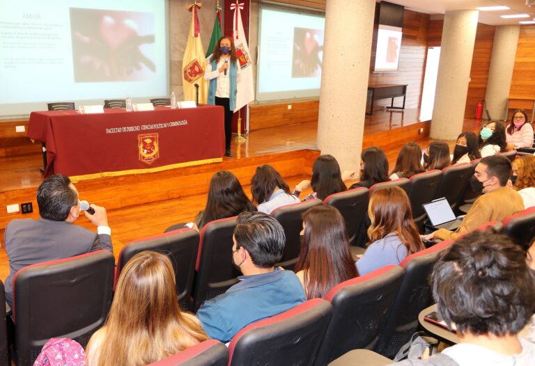 Hablan en la UATx sobre la violencia en el noviazgo