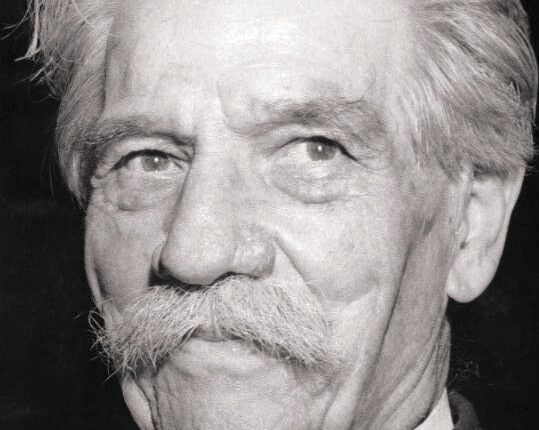 Bundesarchiv_Bild_183-D0116-0041-019,_Albert_Schweitzer (1)