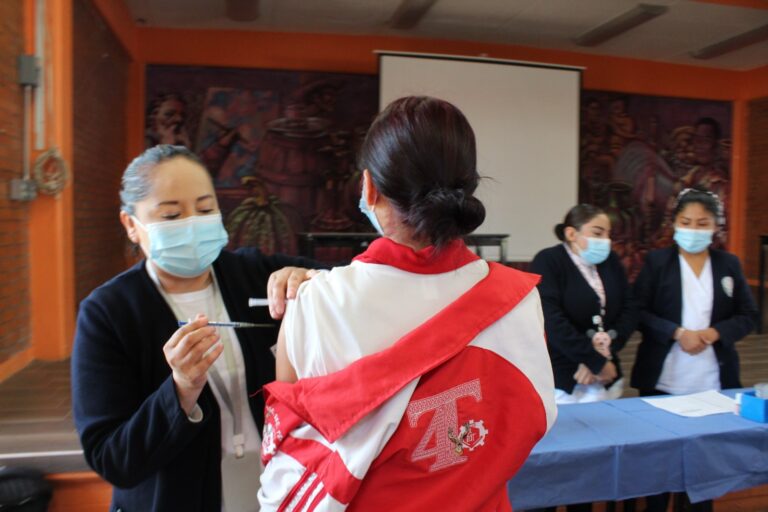 Previene Tlaxcala Cáncer Cérvico-Uterino en población femenina de 12 y 13 años