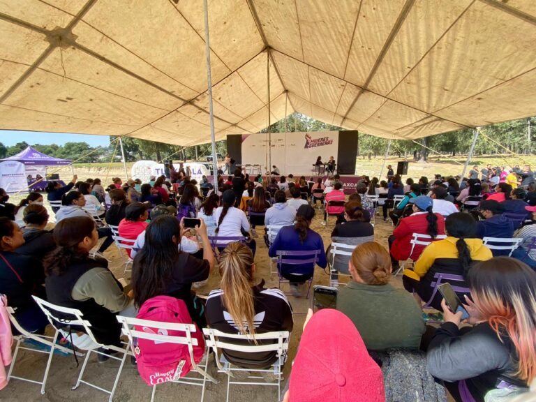 Fortalece IDET acciones y programas de equidad de género entre la población
