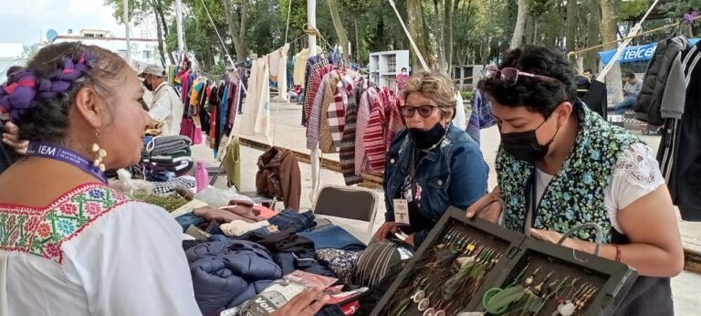 Gobierno ofreció talleres gratuitos a mil 56 mujeres para su empoderamiento económico