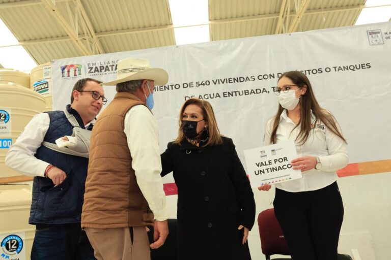 Entregó Gobernadora Lorena Cuéllar 540 Tinacos en Emiliano Zapata