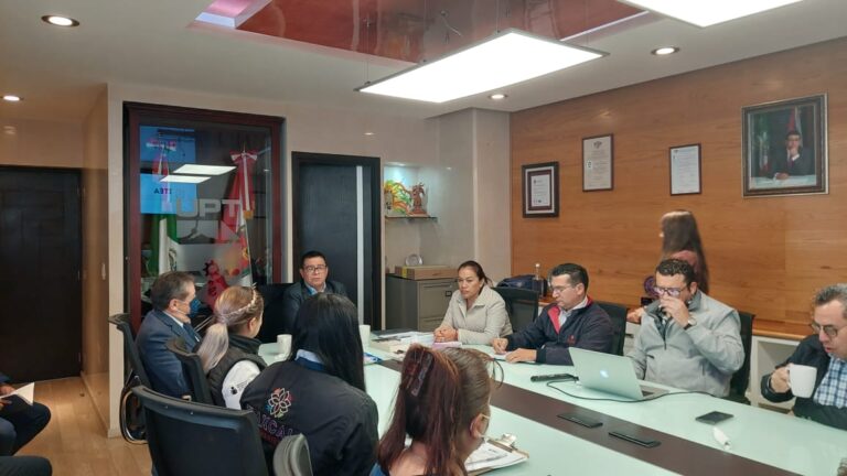 Unen esfuerzos ITEA y UPTx para combatir el rezago educativo en los adultos