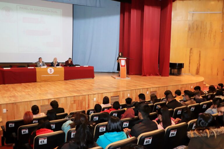 Realizó UATx Panel Acerca de la Educación Dual