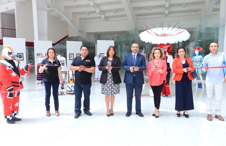 Exponen «Carnaval, Historia Viva en Tlaxcala» en la UATx