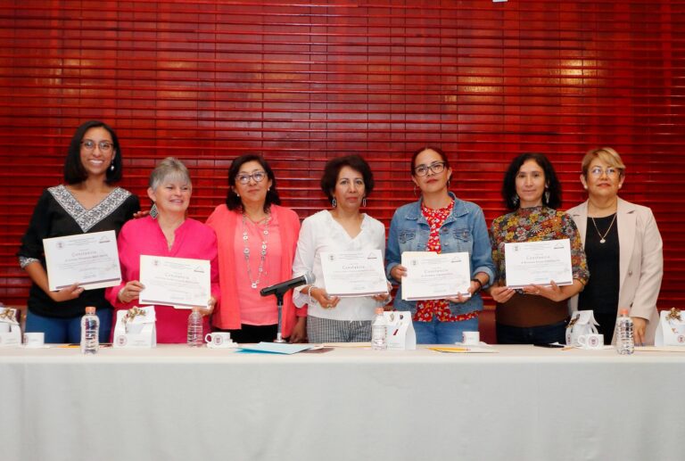 Dialogan en la UATx Sobre Mujeres y el Arte