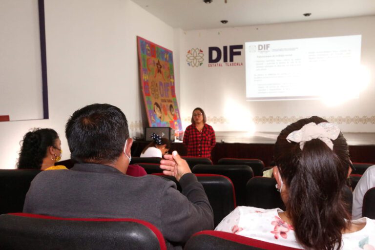 Con pláticas de inducción el Sistema Estatal DIF promueve adopción