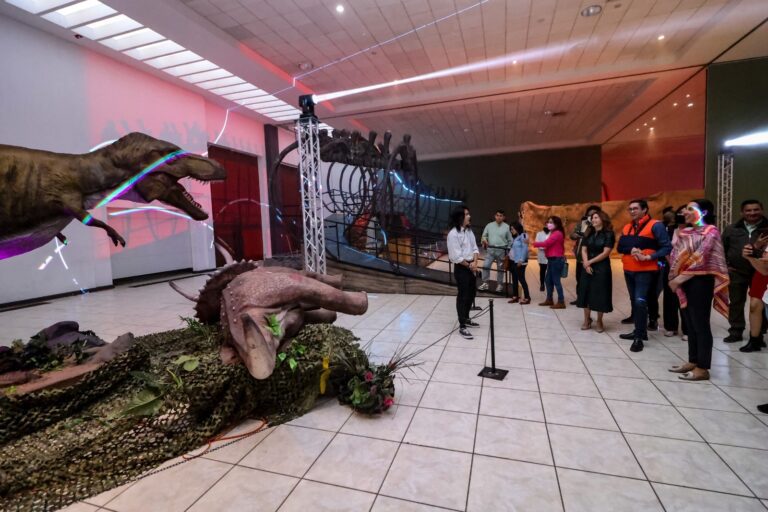 Inaugura Gobierno del Estado Museo Itinerante «Tierra de Dinosaurios»