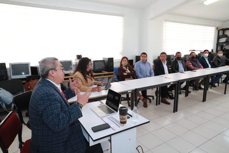 Participan Docentes con el Proyecto «Diálogos Escolares» de la SEPE-USET