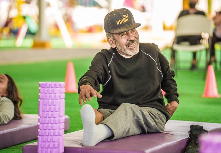 Ofrece Secretaría de Bienestar Fisioterapia, Equinoterapia y Atención Psicológica Gratuita a Personas con Discapacidad