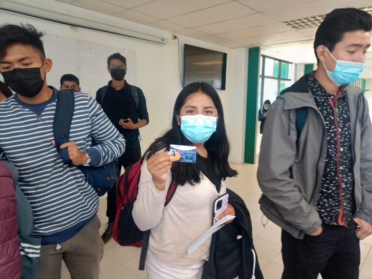 Llama SMyT a concesionarios de transporte público a respetar credenciales de descuento