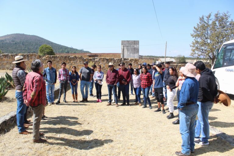 Visitan alumnos del ITST la Ganadería «De Haro»