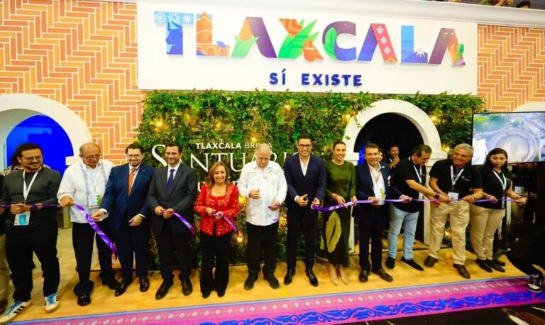 Inauguró Gobernadora Lorena Cuéllar Stand de Tlaxcala en Tianguis Turístico 2023