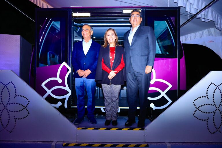 Presentó Gobernadora Lorena Cuéllar y Empresarios Proyecto Autotrén Tlaxcala